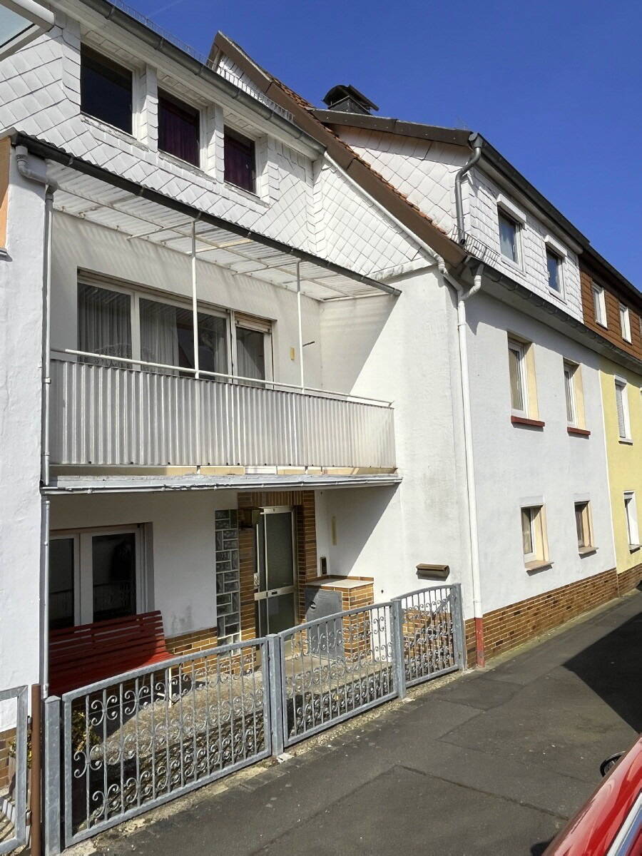 AS-Immobilien.com+++ ein praktisches Haus für den tüchtigen Handwerker und Familienvater!+++ – Bad Orb – Bild 1 von 9