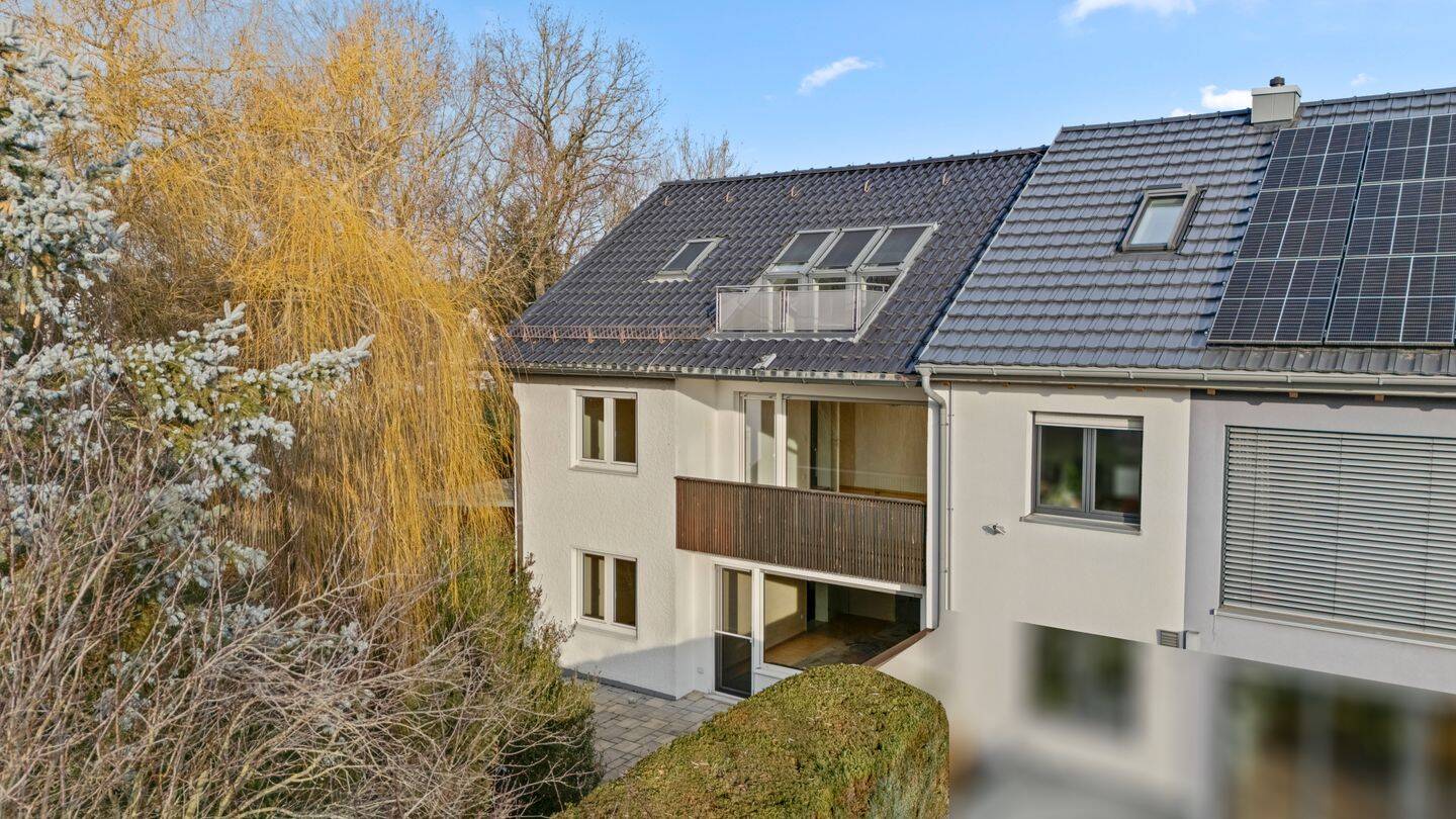 Hochwertig modernisiert! Doppelhaushälfte mit traumhaftem Grundstück direkt an der S1 – Schwaig bei Nürnberg – Vorschaubild 4