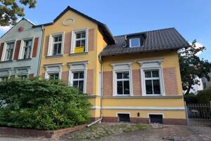 Berlin-Karlshorst: Doppelhaushälfte, für 1 bis 2 Familien, Dachterrasse, Garten, PKW-Stellplatz