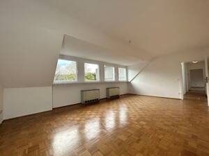 Heller 2,5-Raum-DG-Traum: Südwest-Hoflage, Parkett, neue Heizung & 67 m² Spitzboden-Ausbaureserve! – 45276 Essen – Vorschaubild 2