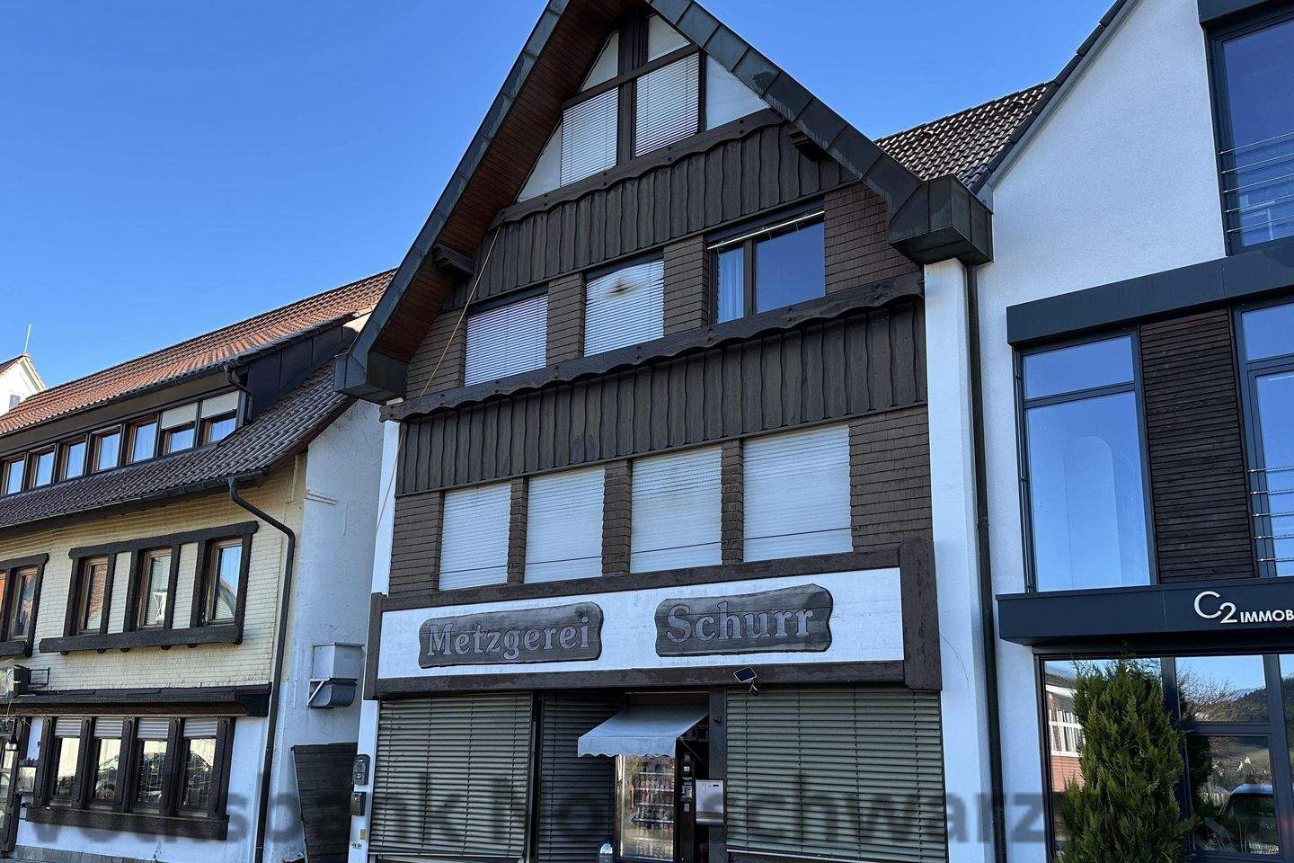 WGH mit 1 Gewerbe- und 2 Wohneinheiten – Baiersbronn – Bild 1 von 9