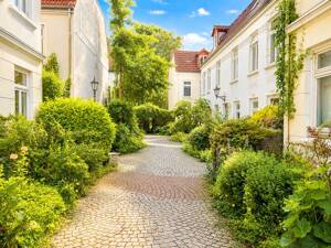 Historischer Charme trifft Elbnähe - 3-Zimmer-Wohnung mit eigenem Garten in Nienstedten – 22609 Hamburg – Vorschaubild 2