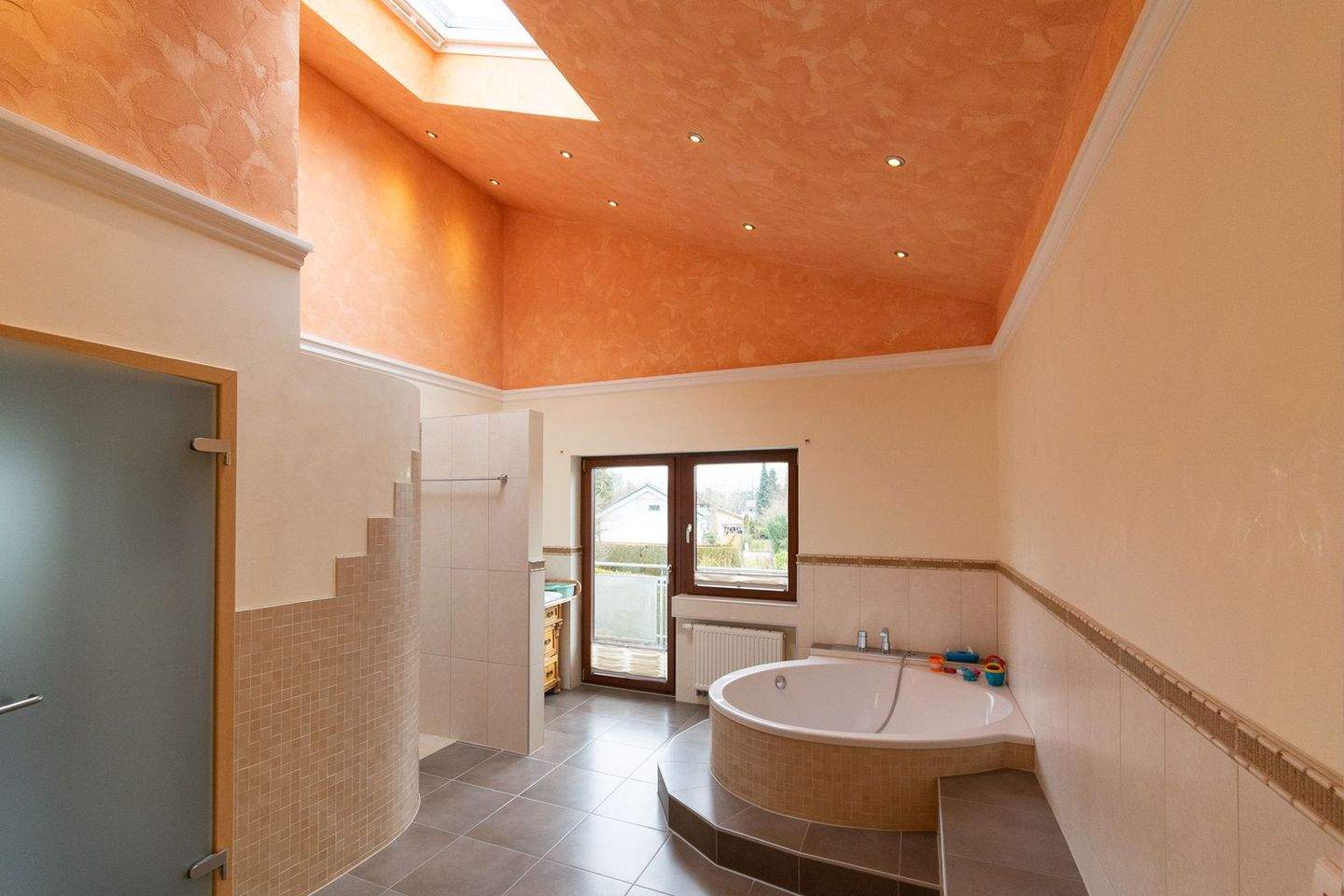 Exklusives Einfamilienhaus mit Pool, Sauna und großzügigem Garten in Tettnang – Tettnang – Vorschaubild 8