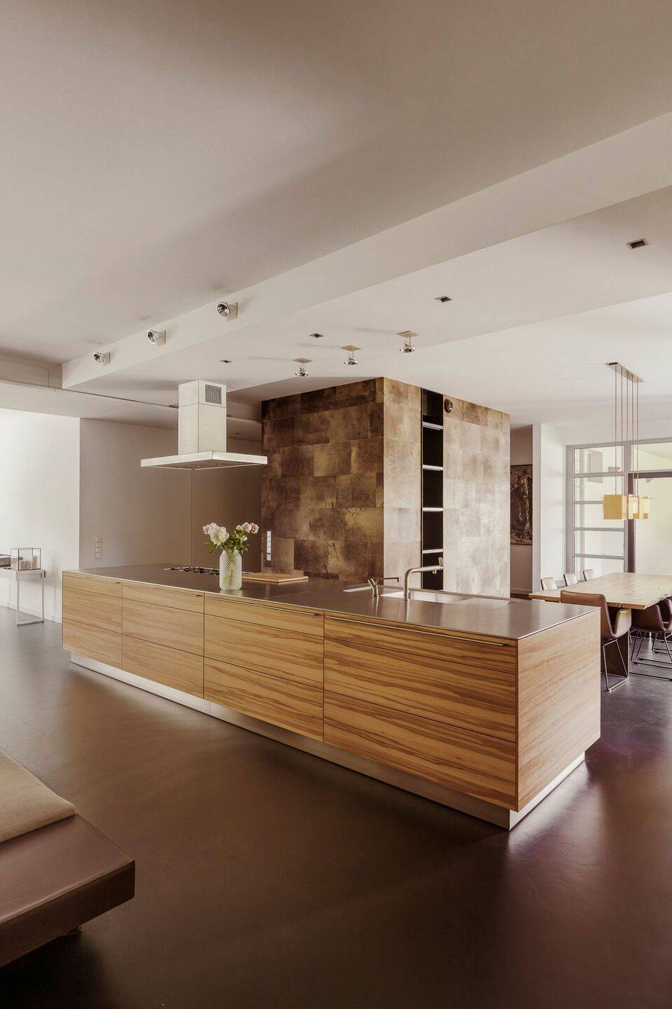 Ikonisches Carloft in Kreuzberg: Townhouse-Apartment mit privatem Auto-Lift und Patio-Terrasse – Berlin – Vorschaubild 7