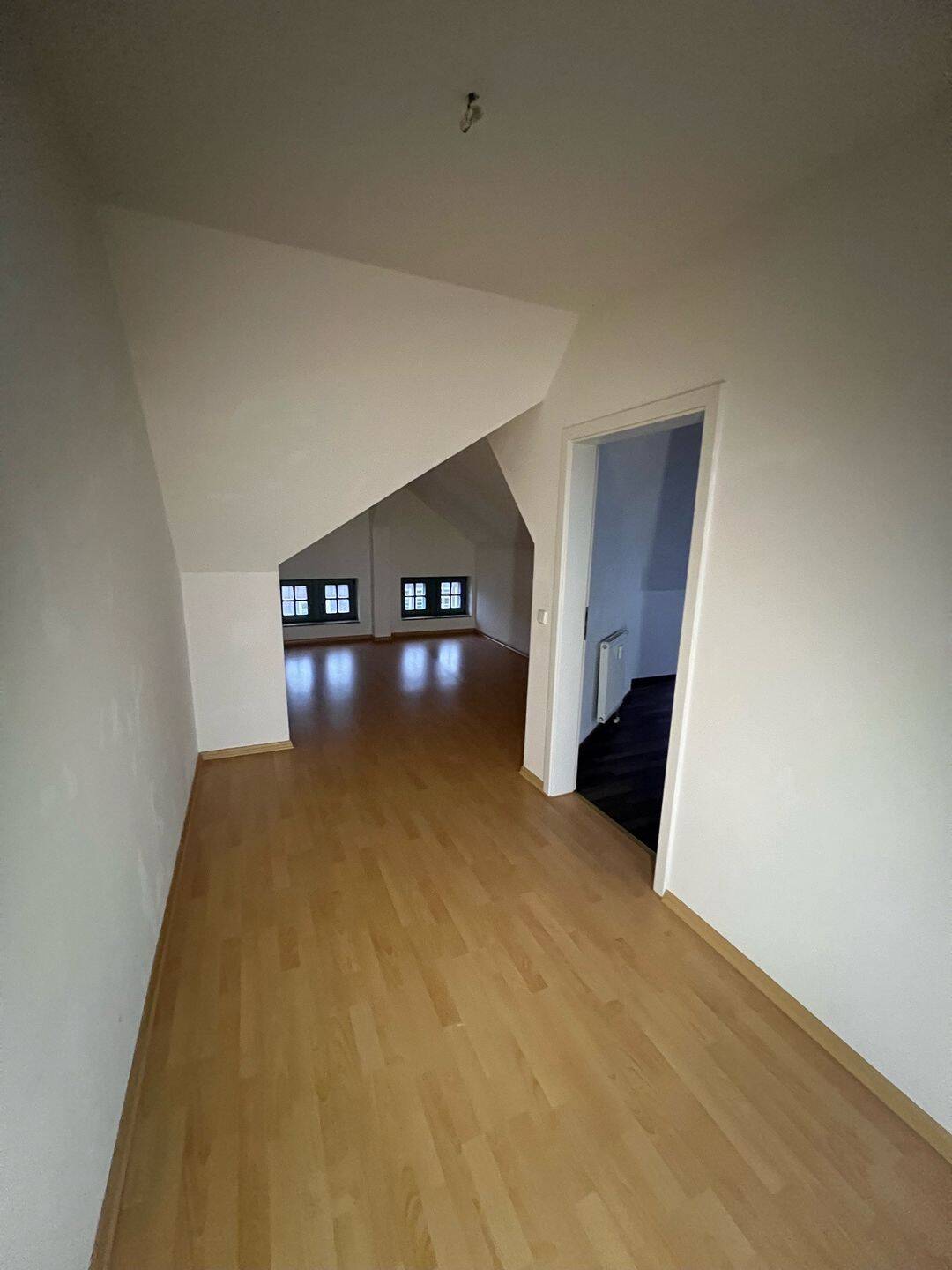 DG-Whg. mit Lift / Laminat / Bad mit Fenster !!! – Chemnitz – Vorschaubild 5