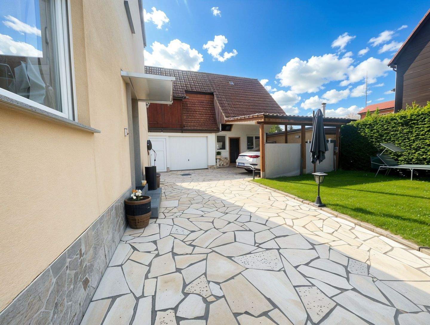 Zentral gelegenes Einfamilienhaus mit Photovoltaik & Wärmepumpe – Eislingen/Fils – Vorschaubild 2