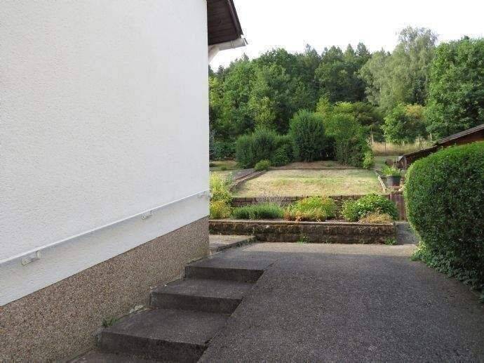 freistehendes Einfamilienhaus mit Garage und Garten in ruhiger Lage von Oberwürzbach! – Sankt Ingbert – Vorschaubild 7
