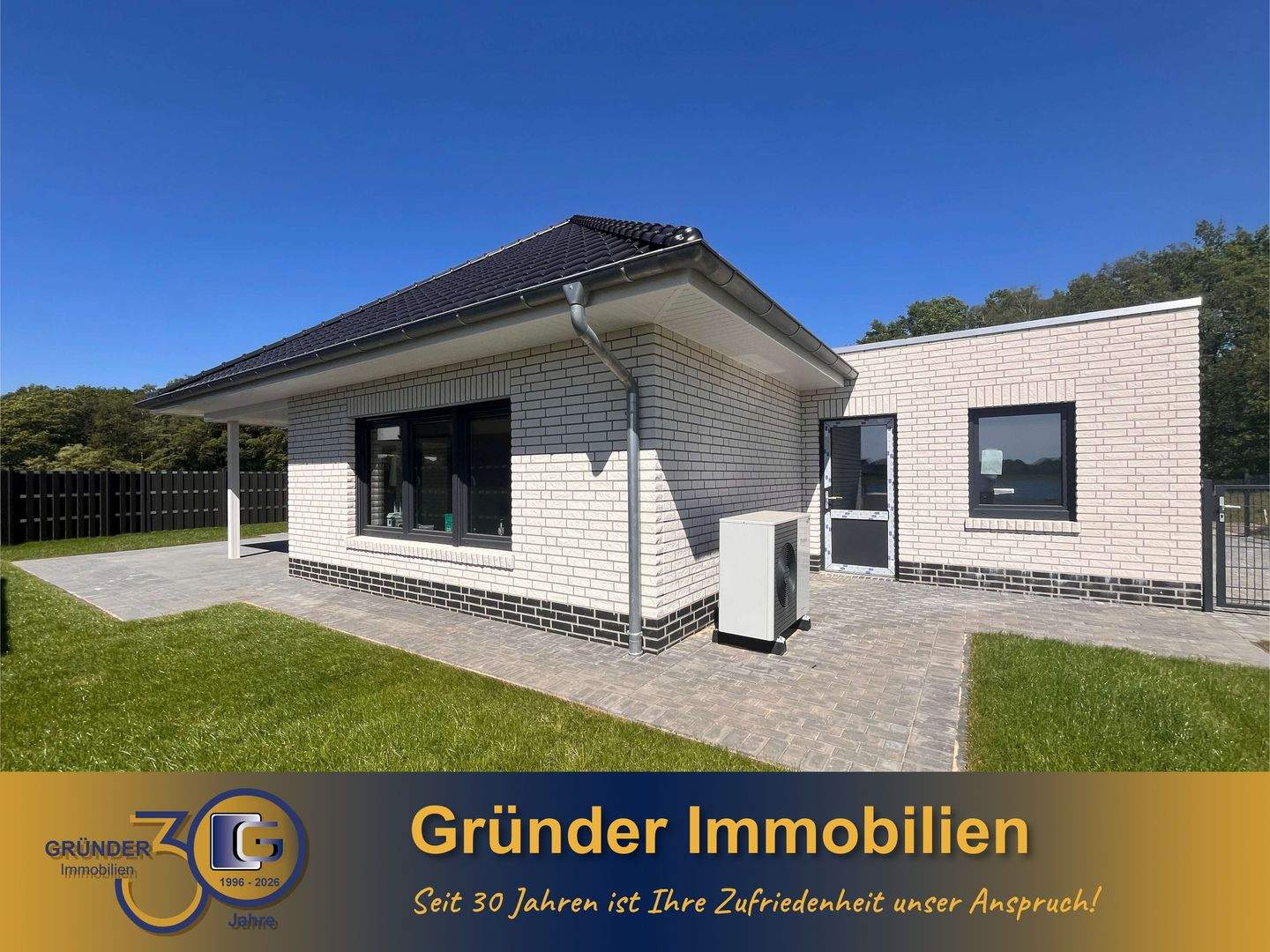 Provisionsfrei für Käufer: Exklusiver KFW 55 -Walmdachbungalow am See - Traumhaft – Herzlake – Bild 1 von 9