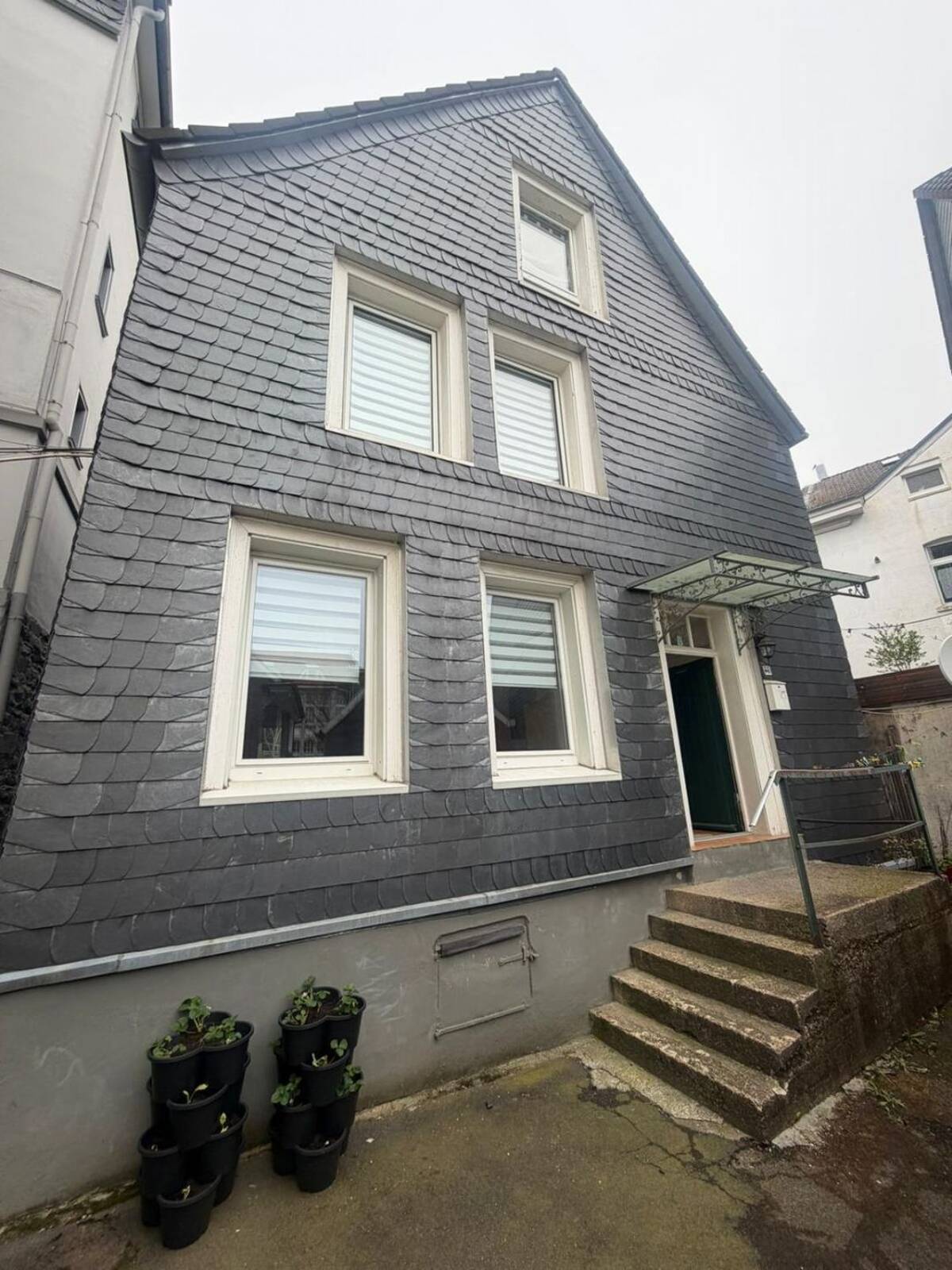 FREISTEHENDESEINFAMILIEN-FACHWERKHAUS MIT ENTWICKLUNGSPOTENZIAL IN HISTORISCHER LAGE – 42897 Remscheid – Bild 1 von 9