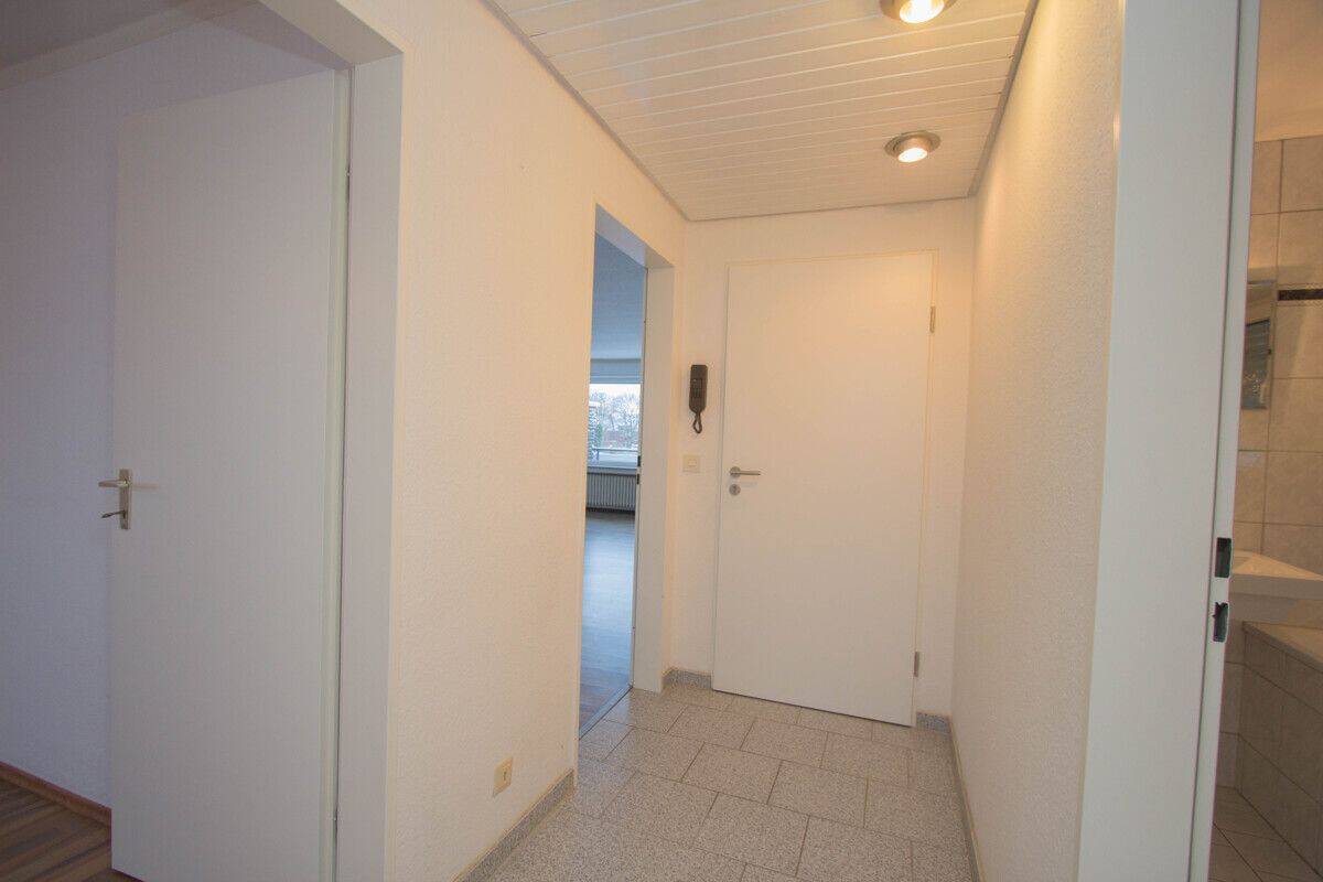 Helle 3-Zimmer-Dachgeschosswohnung mit Balkon in Mönchengladbach-Neuwerk – Mönchengladbach – Vorschaubild 3