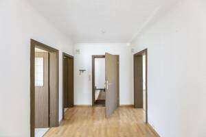Attraktives MFH mit drei Wohneinheiten, Garten und großzügiger 4-fach Garage – 89077 Ulm – Vorschaubild 6
