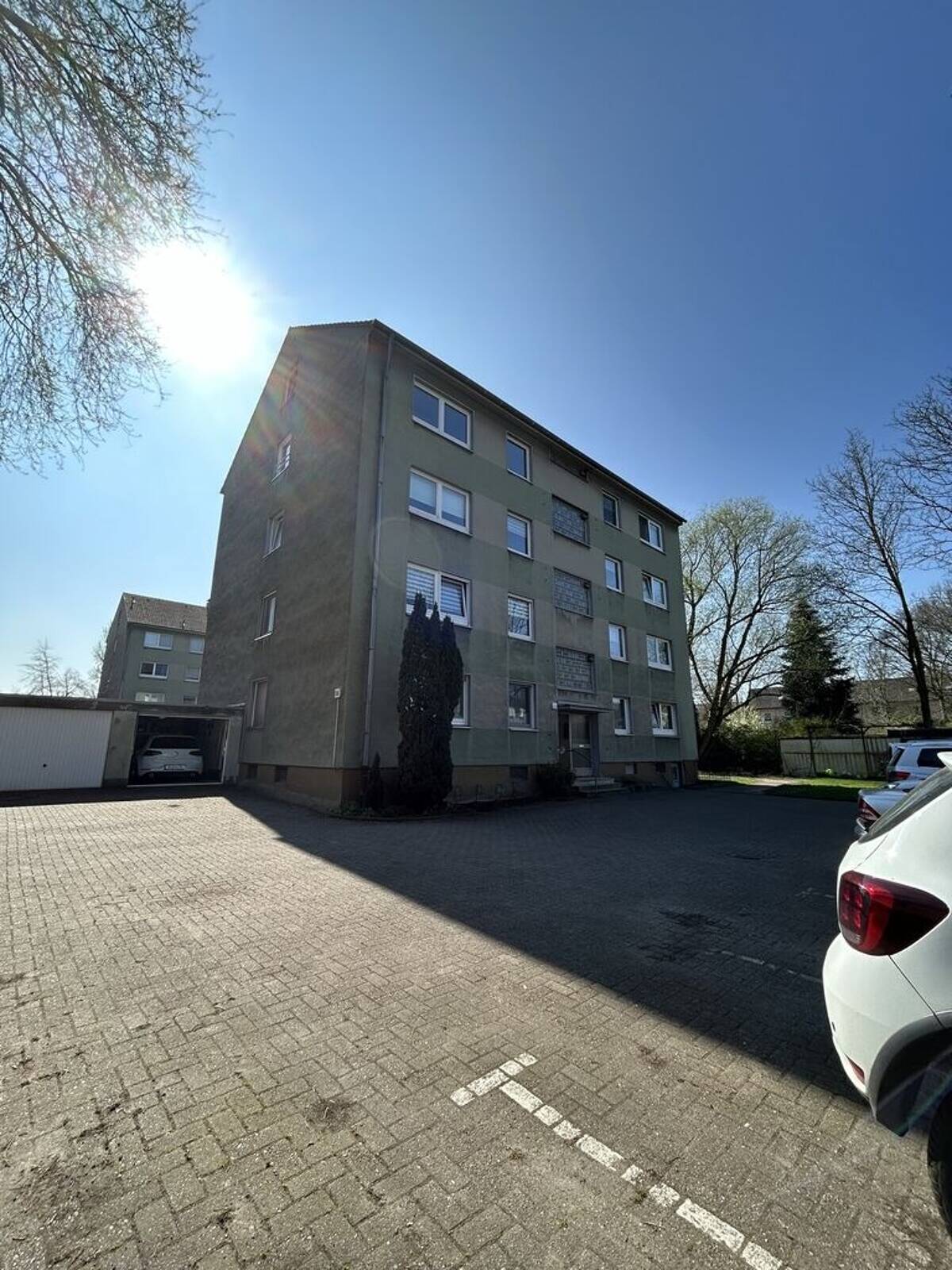Ein schräges Angebot! Unters Dach ziehen und 350 Euro Gutschein* sichern! – 47178 Duisburg – Bild 1 von 8