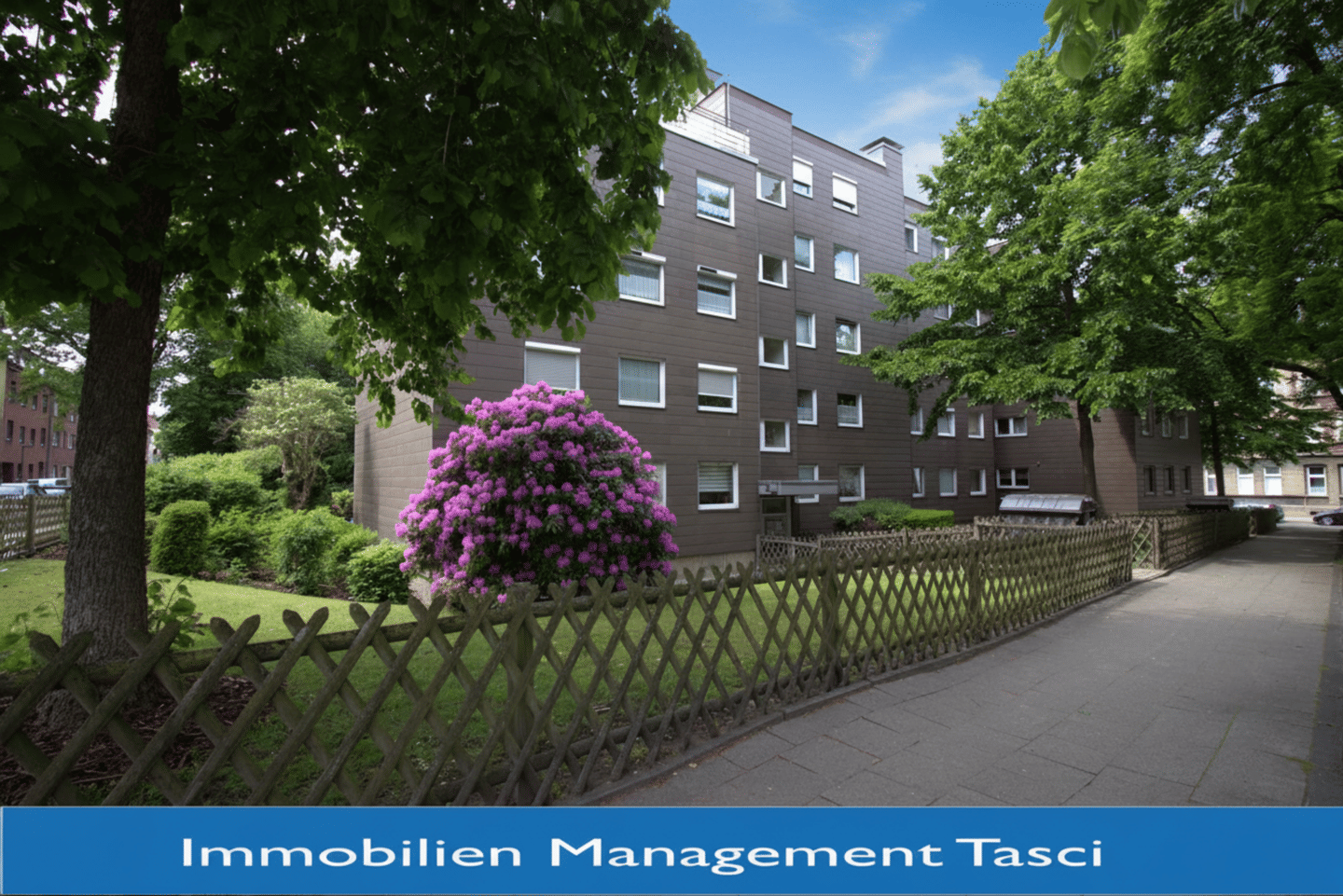 Stilvolle 3-Zimmer-Wohnung mit Balkon und Tiefgarage