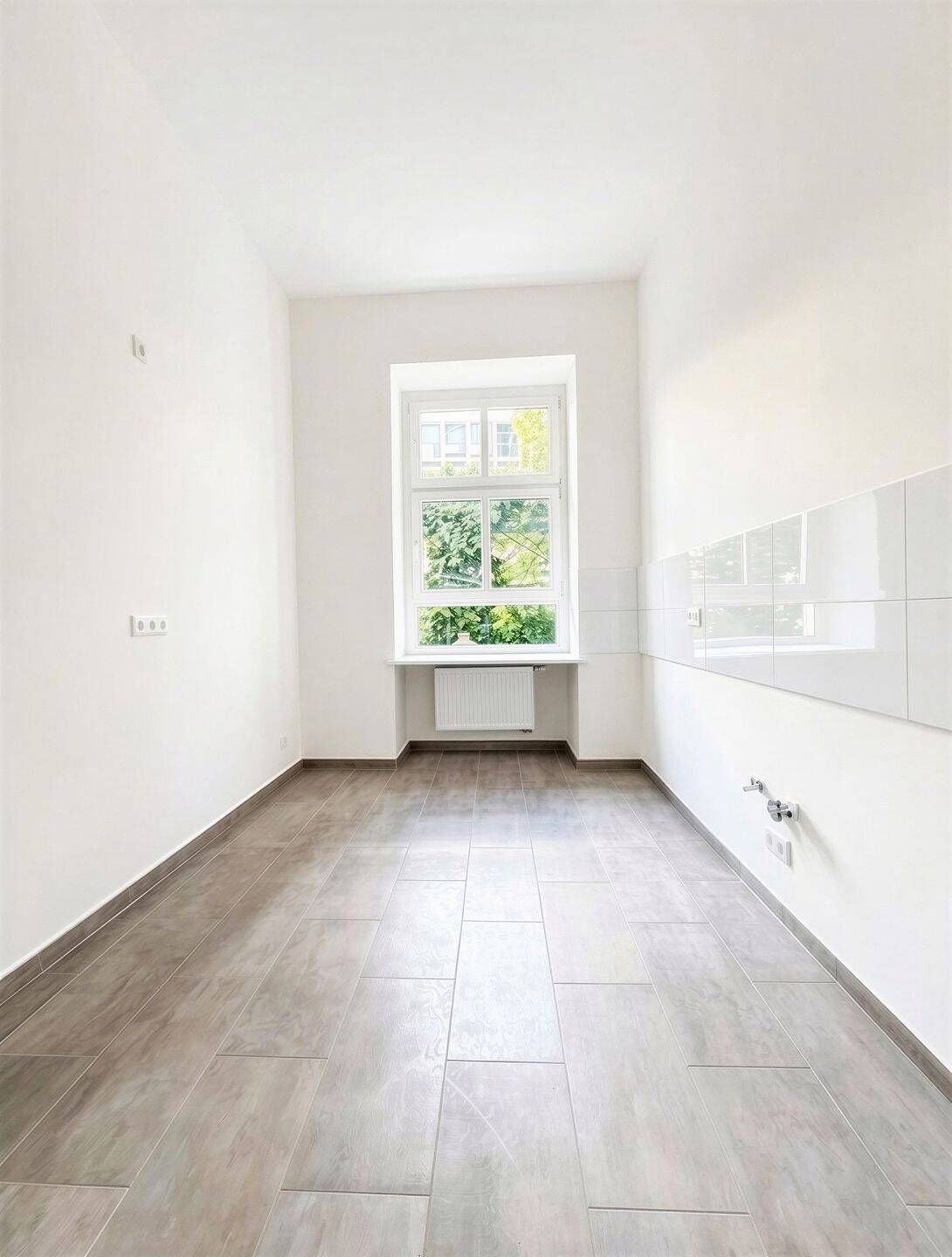 Jetzt einziehen: Sanierte & bezugsfreie Altbauwohnung in Wilmersdorf!