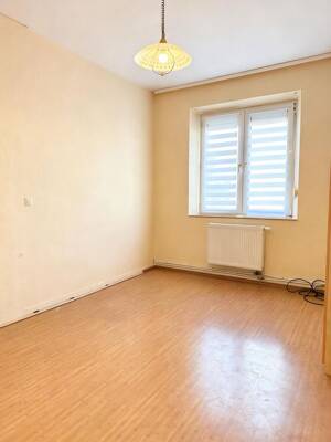 Zentrale 3-Zimmer-Altbauwohnung mit Entwicklungspotenzial - Leerstehend, gestaltbar, in Bahnhofsnähe (Kopie) – 90763 Fürth – Vorschaubild 7