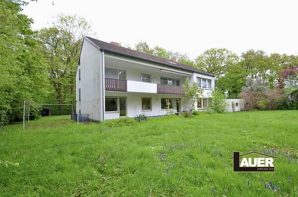 Großzügiges freistehendes Dreifamilienhaus mit zwei Garagen und Garten. – Saarbrücken – Vorschaubild 3