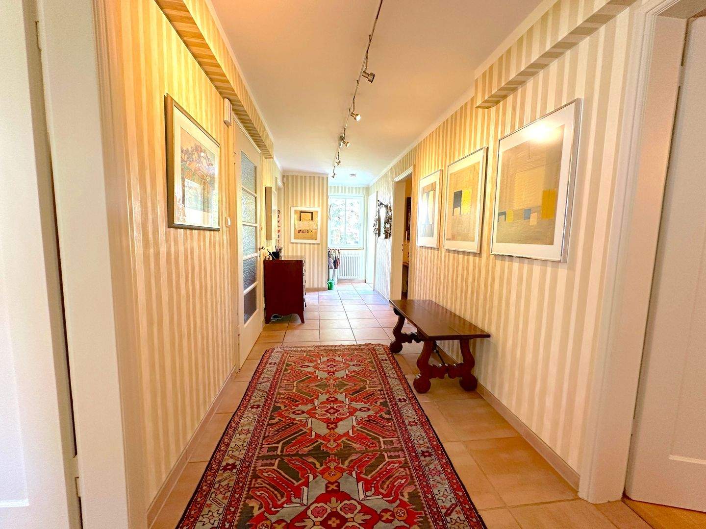 Stilvolle 290 qm Villa mit PV -Anlage am Emilienpark als Ein- oder Zweifamilienhaus nutzbar, grosser Garten, u.v.m. – Grenzach-Wyhlen – Vorschaubild 9