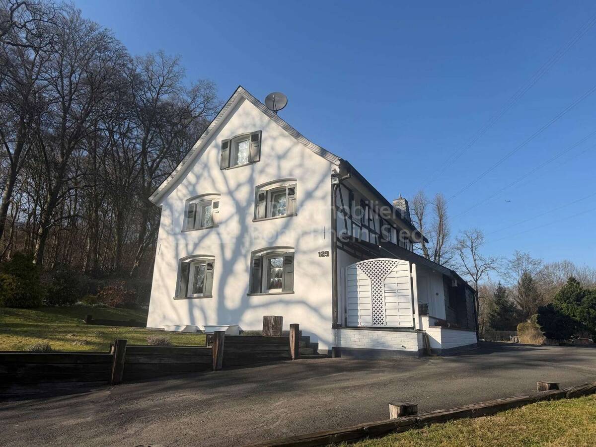 Historisches Einfamilienhaus mit großem Grundstück und attraktiver Pachteinnahme – 53842 Troisdorf – Bild 1 von 9