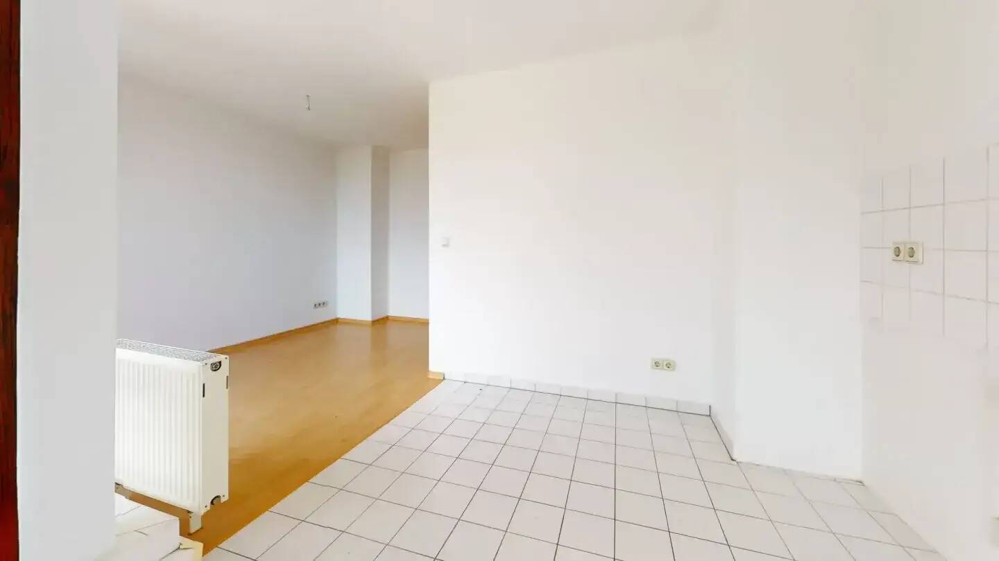 Besondere Dachgeschosswohnung in Chemnitz mit Balkon und toller, heller Küche zu vermieten – Chemnitz – Vorschaubild 4