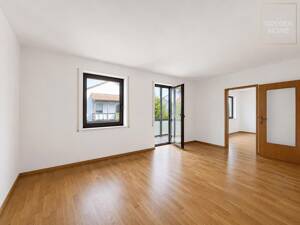 Bezugsfrei in München-Altperlach: Helle 2-Zimmer-Wohnung mit großem Balkon & TG-Stellplatz