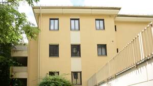 Stilvolles Wohnen mit Blick ins Grüne: Vermietete 3-4 Zimmer DG-Wohnung mit Balkon, Kamin & Garage – 65189 Wiesbaden – Vorschaubild 6