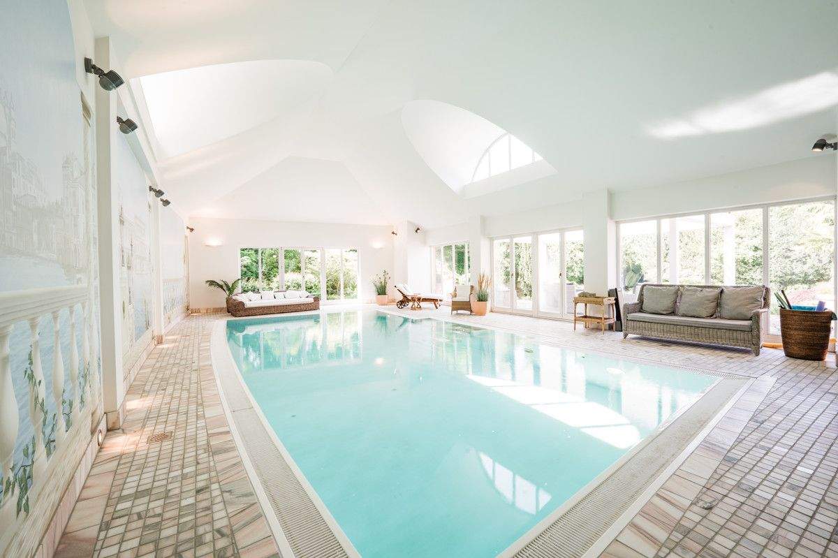 Luxus Villa mit Schwimmhalle || Park-Ensemble || Sauna || Garagen – Bergheim – Vorschaubild 8