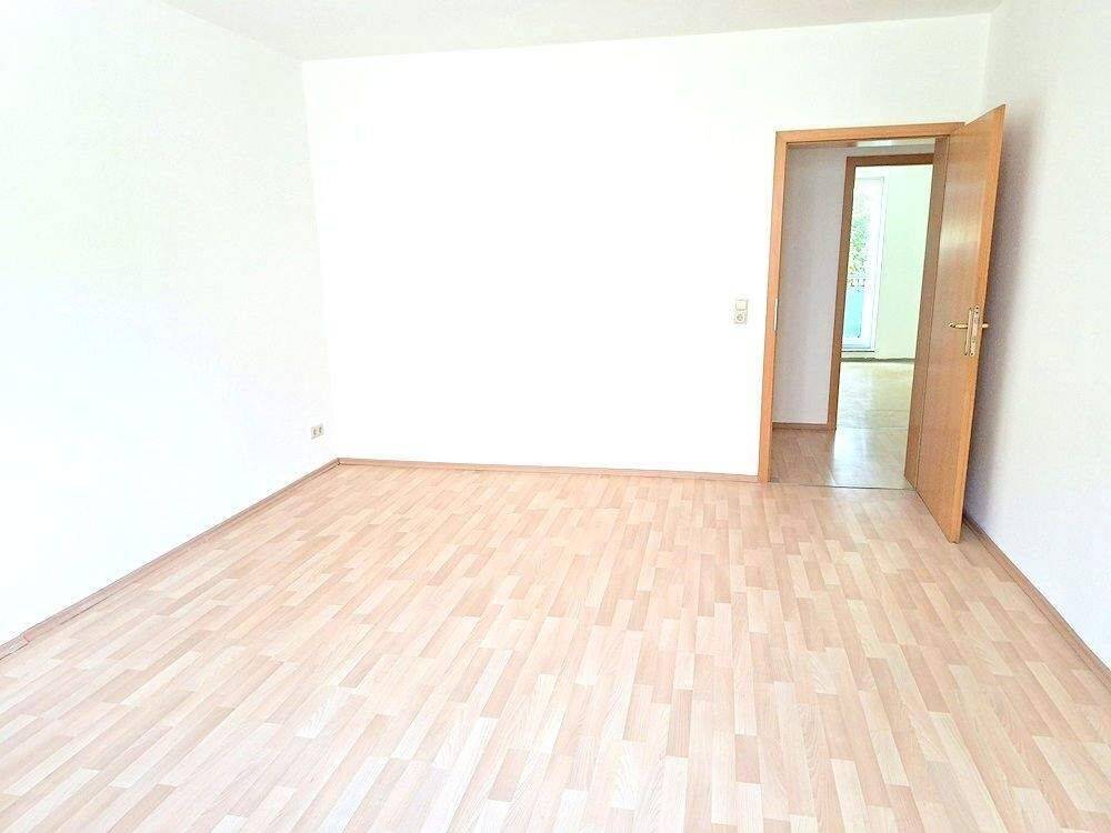 !! 4-Zimmer-Wohnung mit Balkon in gepflegtem Mehrfamilienhaus !! – Chemnitz – Vorschaubild 3