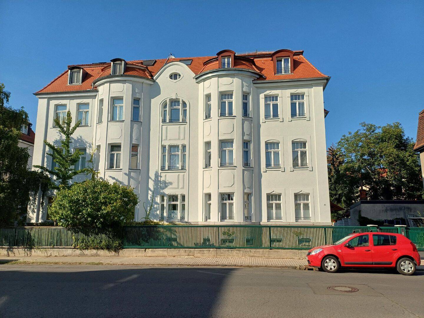 :-) Jugendstil-Villa - edel saniert! Erstbezug! + Parkplatz m. Ladesäule + Wintergarten + große Küche + EBK möglich+ Stellplatz + hochwertige Ausstatt