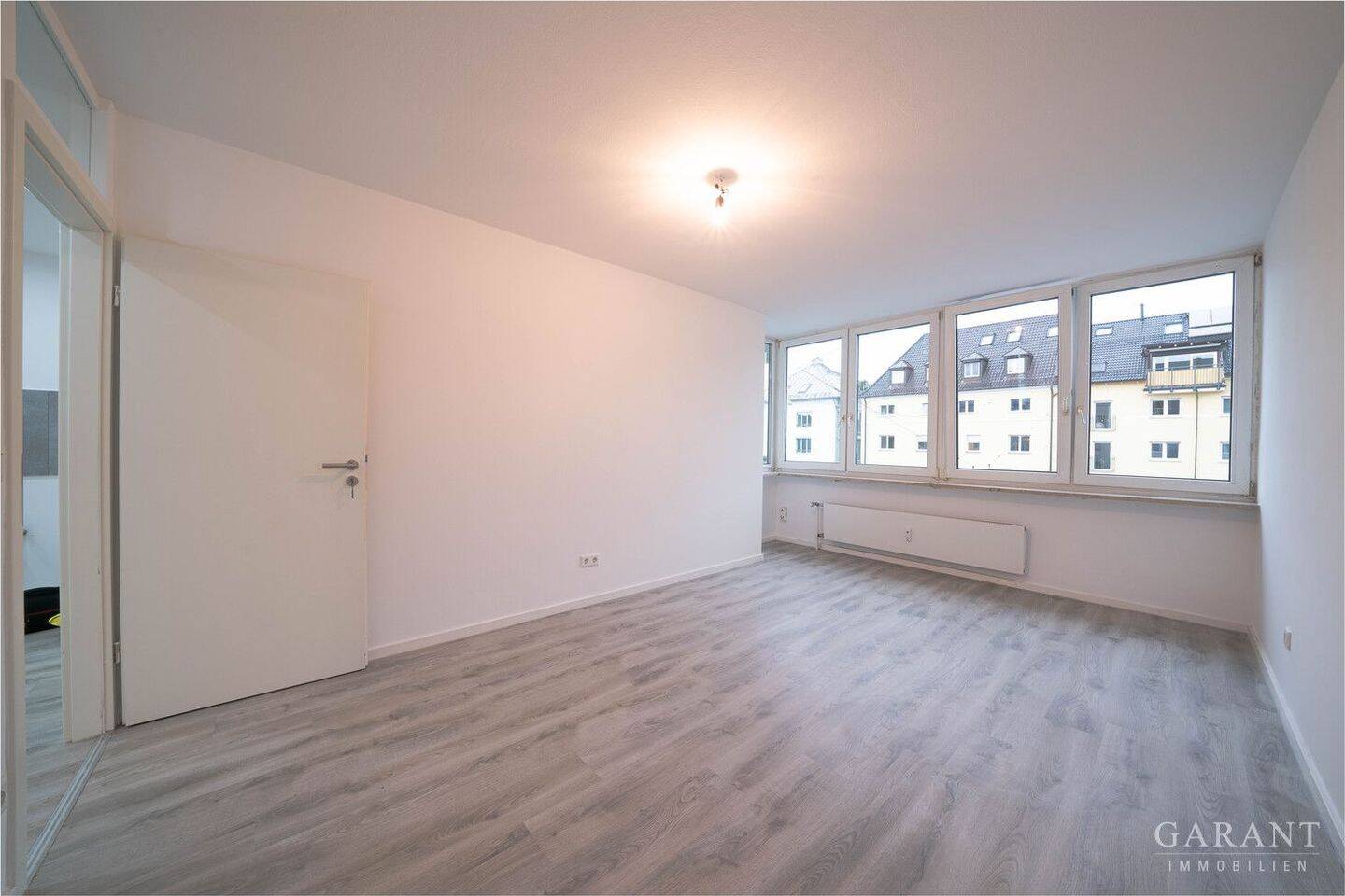 Lichtdurchflutete 3 Zimmer-Wohnung in München-Moosach - Mit Balkon, Loggia & moderner Sanierung – München – Vorschaubild 4