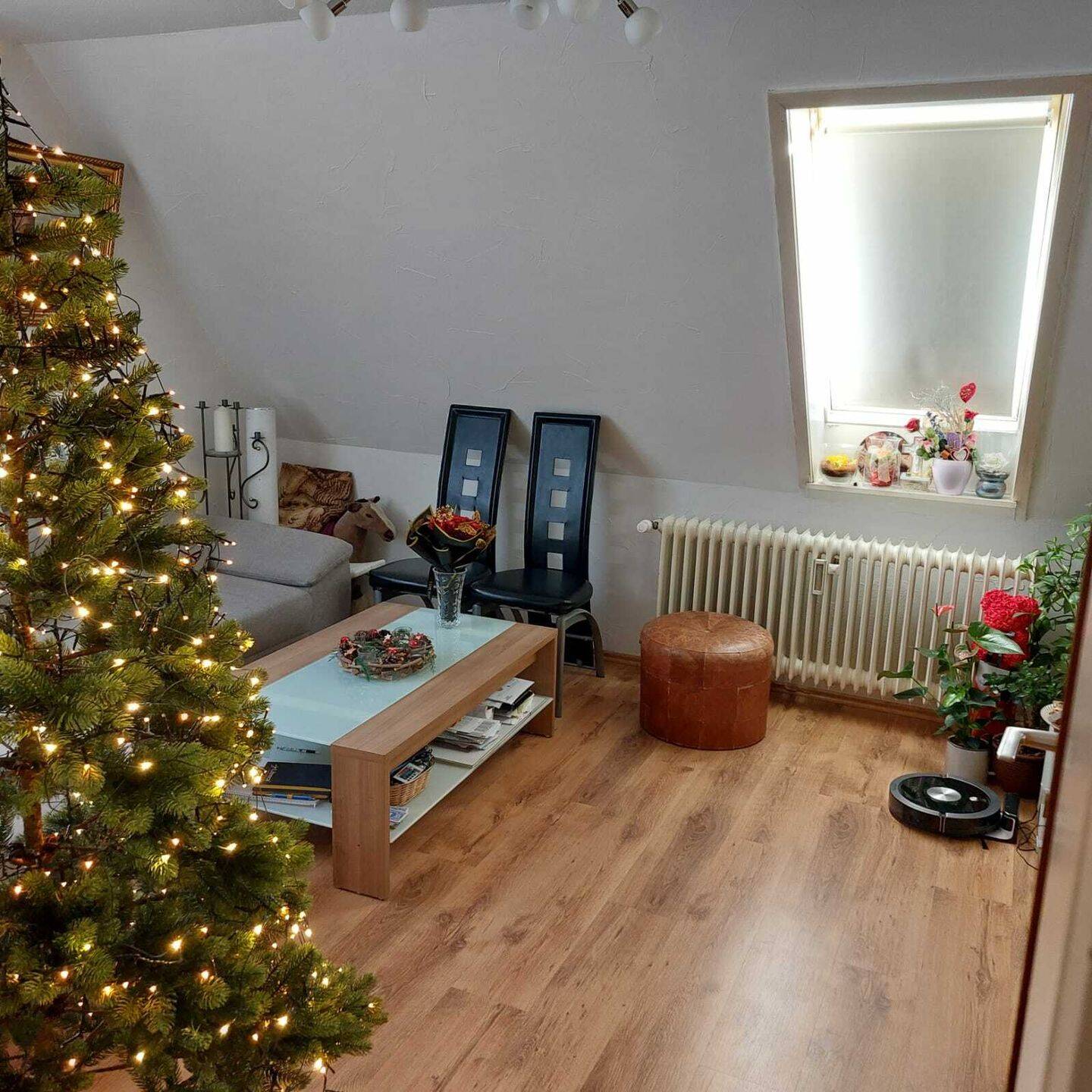 Attraktives Mehrfamilienhaus mit Werkstatt und Lagerflächen im Zentrum von Bad Urach. – Bad Urach – Bild 1 von 6