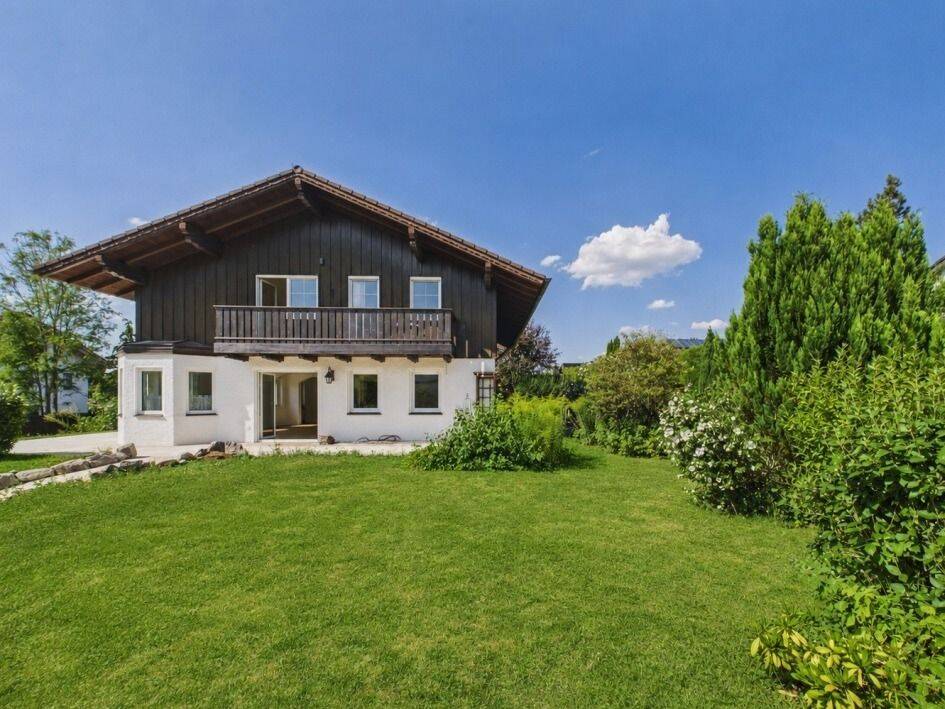 Stilvoll renoviertes Einfamilienhaus mit großem Garten