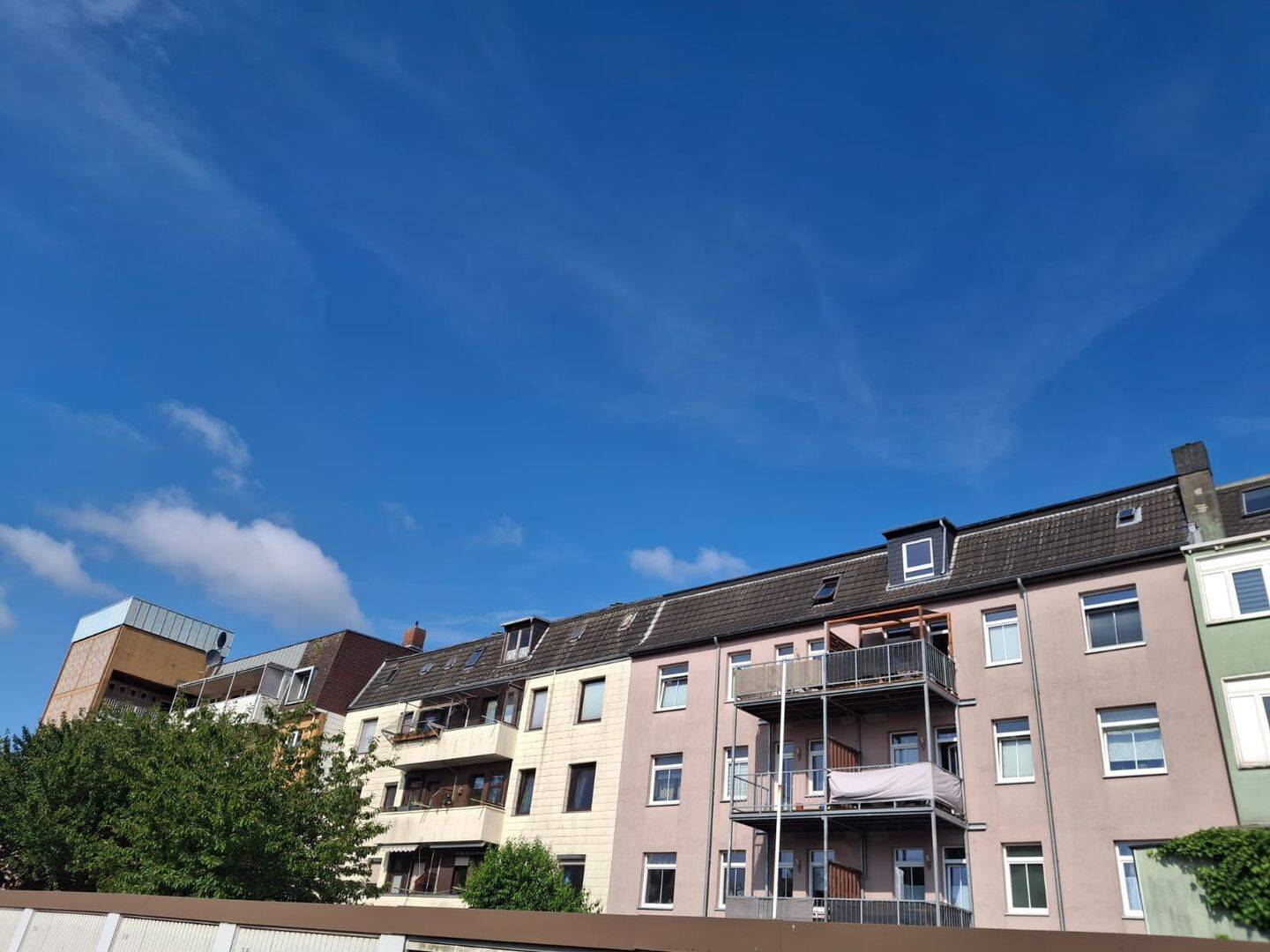 3 Zimmerwohntraum mit Einbauküche im 3.OG mit Balkon zu vermieten saniert mit Wärmepumpe