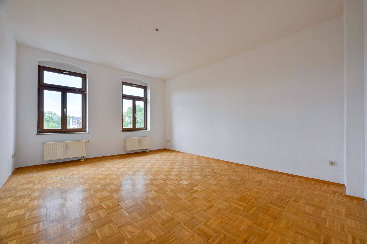 Schöne 2-Raum-Wohnung: XXL-BALKON UND PARKETT für Kapitalanleger oder zur Eigennutzung! – Chemnitz – Vorschaubild 3
