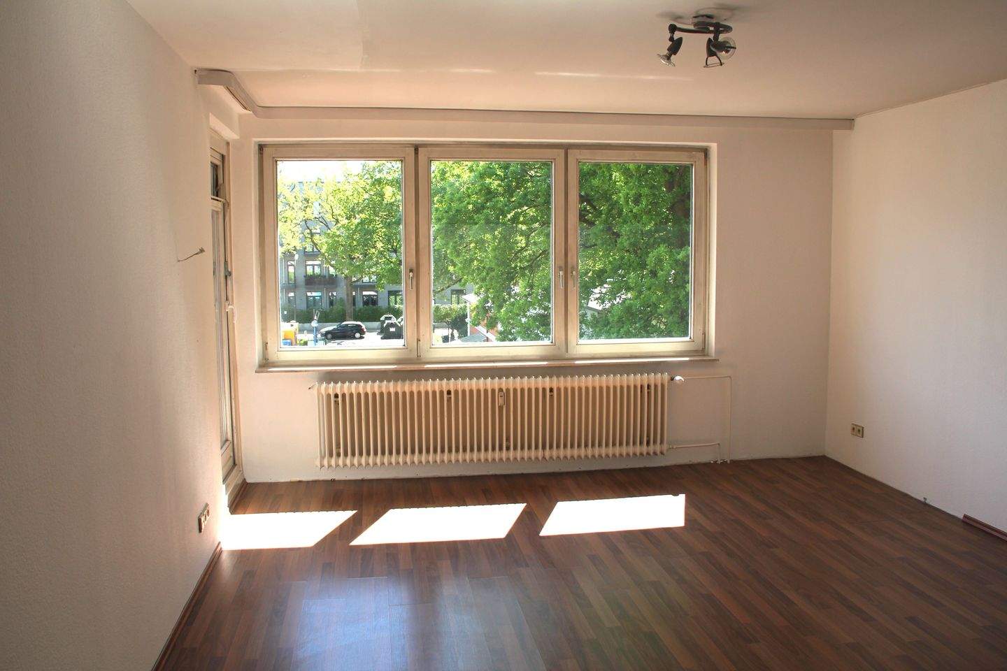 Helle 2 Zimmer Wohnung mit Balkon – Hamburg – Vorschaubild 2