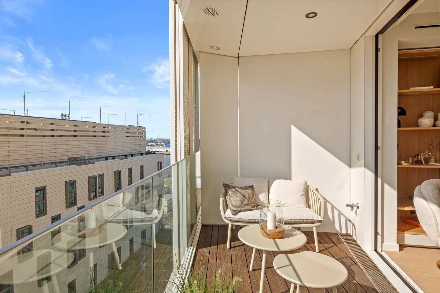Luxus-Apartment im THE LYTE: vollmöbliert, Balkon & seitlicher Ausblick auf die Elbe – Hamburg – Vorschaubild 4