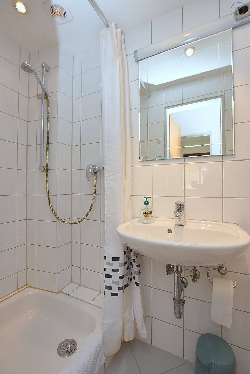 Schön möblierte Wohnung mit Reinigungsservice in Stuttgart Münster – Stuttgart – Vorschaubild 4