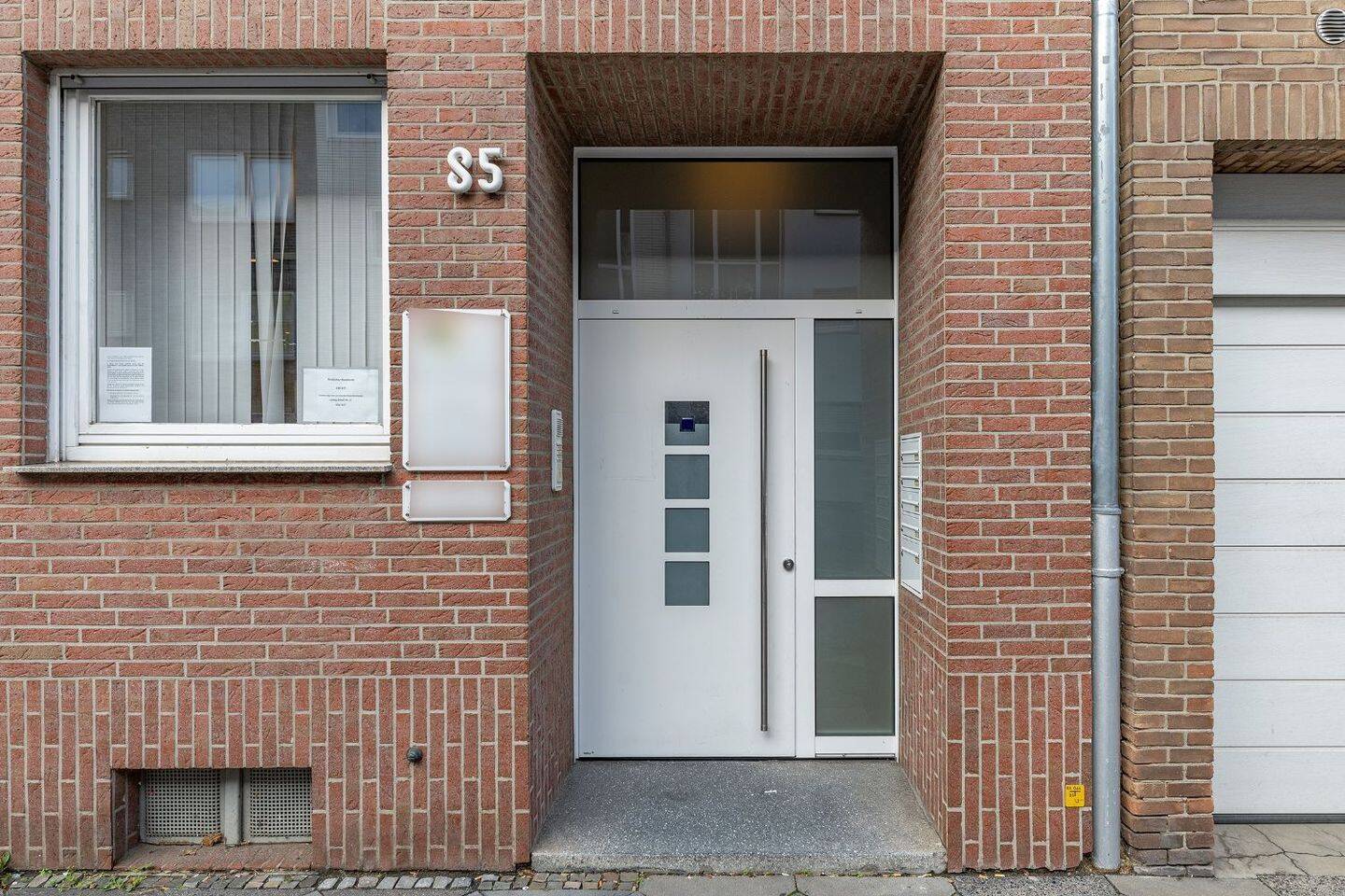 Vollvermietetes Wohn- und Geschäftshaus mit Arztpraxis - ca. 5,8 % Bruttomietrendite – Mönchengladbach – Vorschaubild 2
