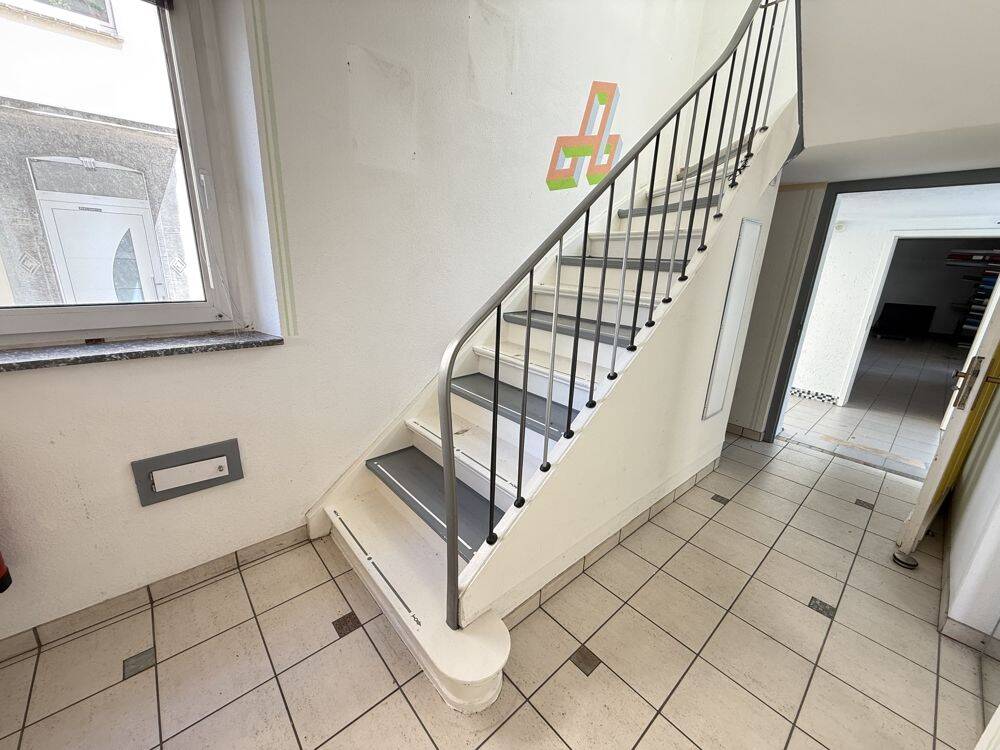 PROVISIONSFREI: MODERNISIERTES GENERATIONENHAUS mit GEWERBERAUM / LUXUSGARAGE, TERRASSE & NUTZGARTEN – Solingen – Vorschaubild 3