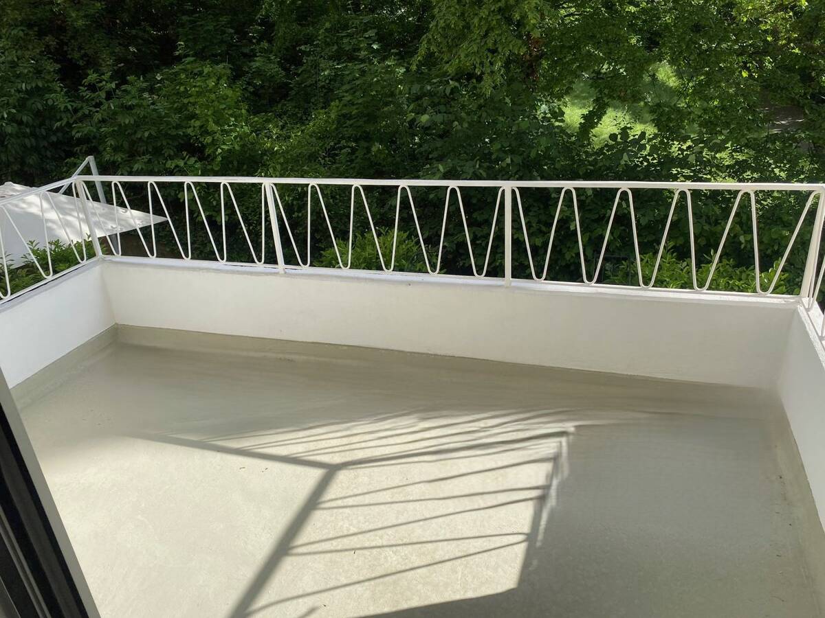 zentrales Wohnen am Park - sonnige 2 Zi-Wohnung mit Balkon – 70182 Stuttgart – Bild 1 von 3