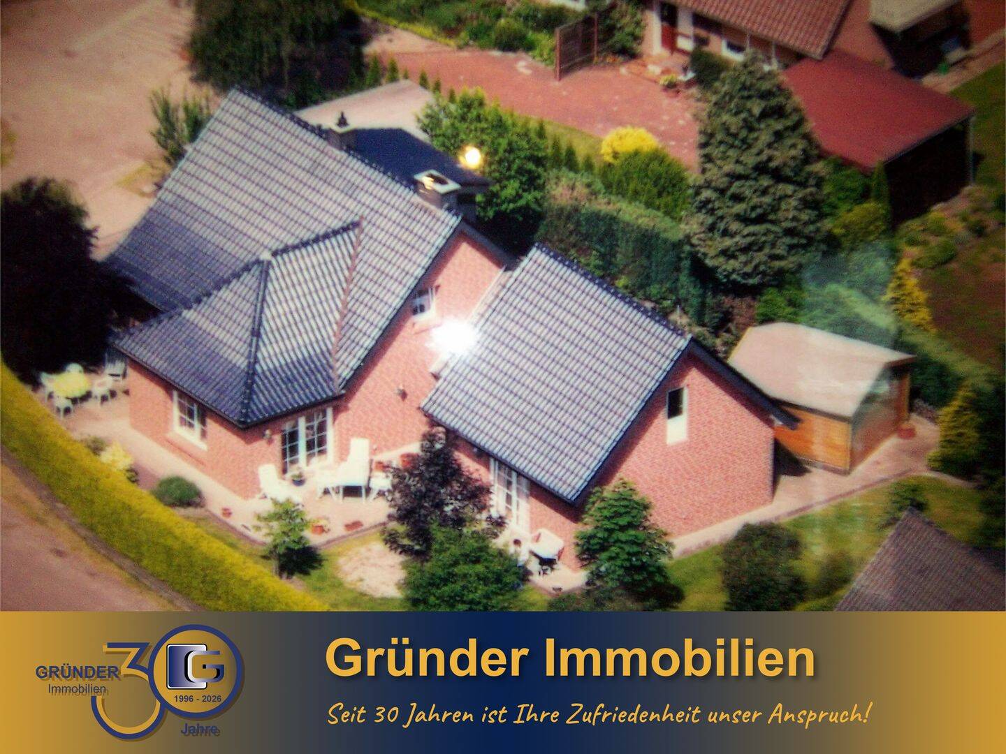 Provisionsfrei für Käufer! Großzügiges Familienhaus mit Charme, Garten und Kamin - mitten in Haren – Haren (Ems) – Bild 1 von 9