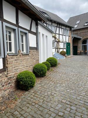 Wohnanlage mit einem restaurierten, denkmalgeschützten Vierkanthof und einem Neubau – 53127 Bonn – Vorschaubild 2