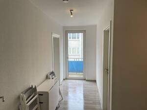 1 Zimmer für Studenten- Berufstätige. !!! FÜR WEIBLICHE WG GESUCHT !!! Ab 01.07.2026 Komplett möbliert mit Einbauküche und Balkon! – 34127 Kassel – Vorschaubild 3