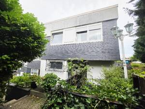 Modernisiertes Einfamilienhaus 2 Bäder Terrasse großer Garten Pool Doppelgarage 3-4 PKW-Stellplätze – 51381 Leverkusen – Vorschaubild 2