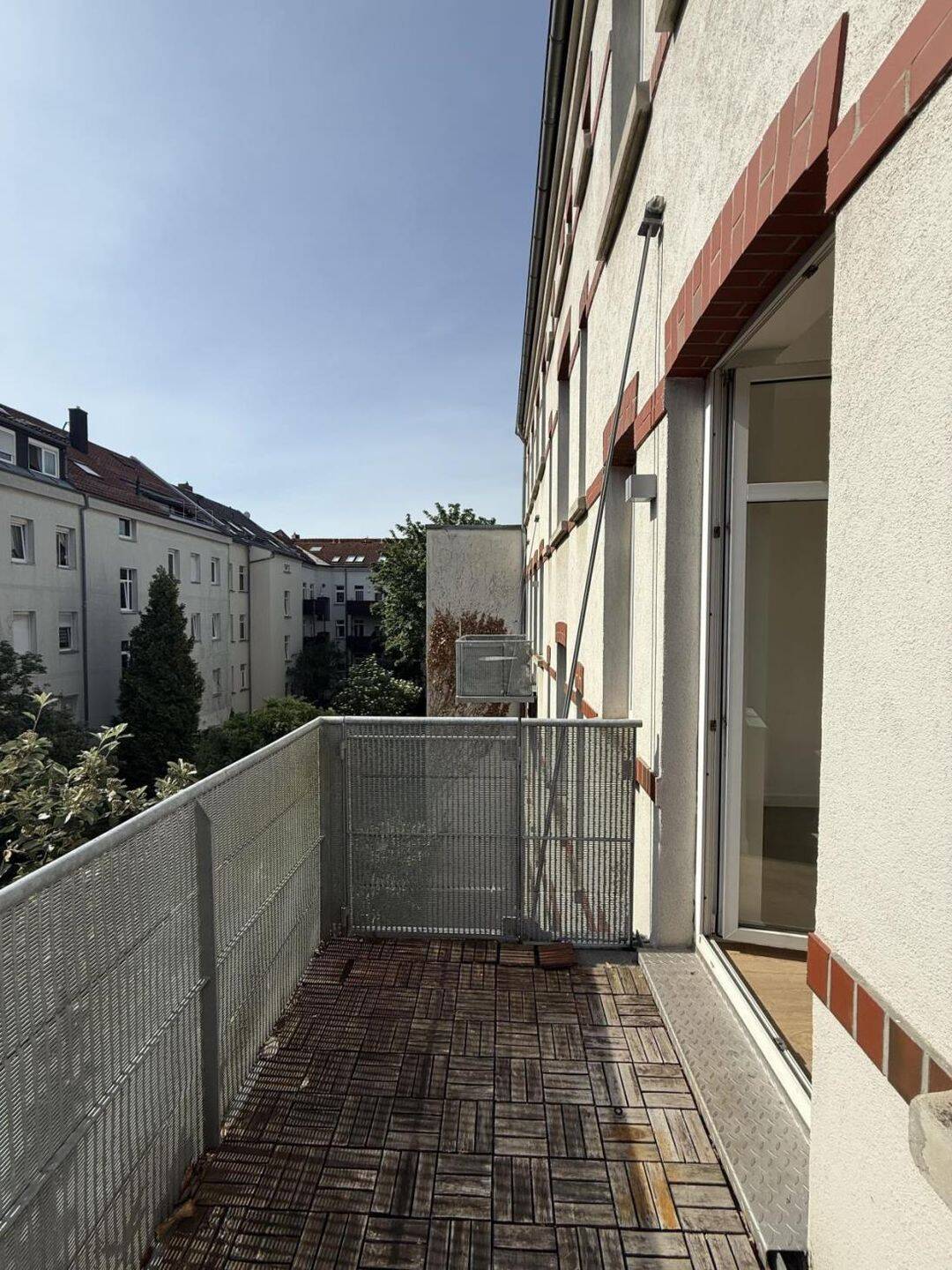 Gohlis...Appartement in Hofhaus mit Balkon + neues Laminat!