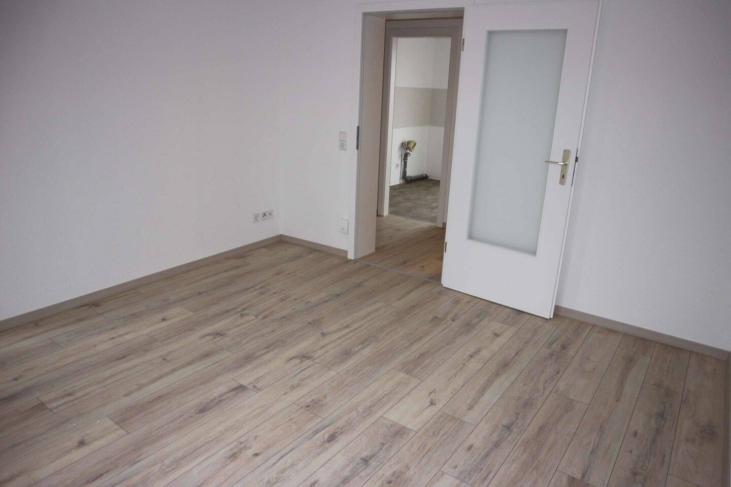 Mieter ab 1.10. gesucht / Zzgl. EBK *** - 1. OG - Balkon - Bad mit Dusche – Chemnitz – Vorschaubild 5