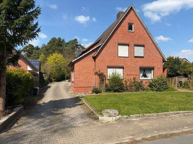 Mehrfamilienhaus in Adendorf zu verkaufen – Adendorf – Bild 1 von 8