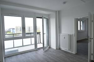 Frisch saniert und mit Wohnberechtigungsschein/2-RW mit Balkon und Bad mit Dusche