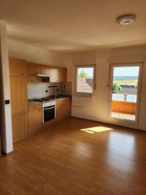 Schöne Dachgeschosswohnung mit Balkon und Garage – 34311 Naumburg – Vorschaubild 3