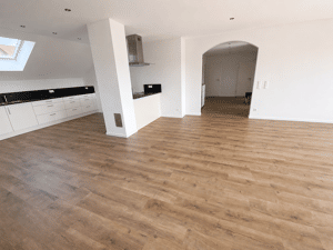 Moderne 4,5-Zimmer-Dachgeschosswohnung | 142 m² | hochwertige Einbauküche | Weitblick | Dreifamilienhaus – 75031 Eppingen – Vorschaubild 3