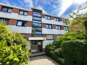 Moderne 4-Zimmer-Eigentumswohnung mit Balkon, Klimaanlage und Stellplatz